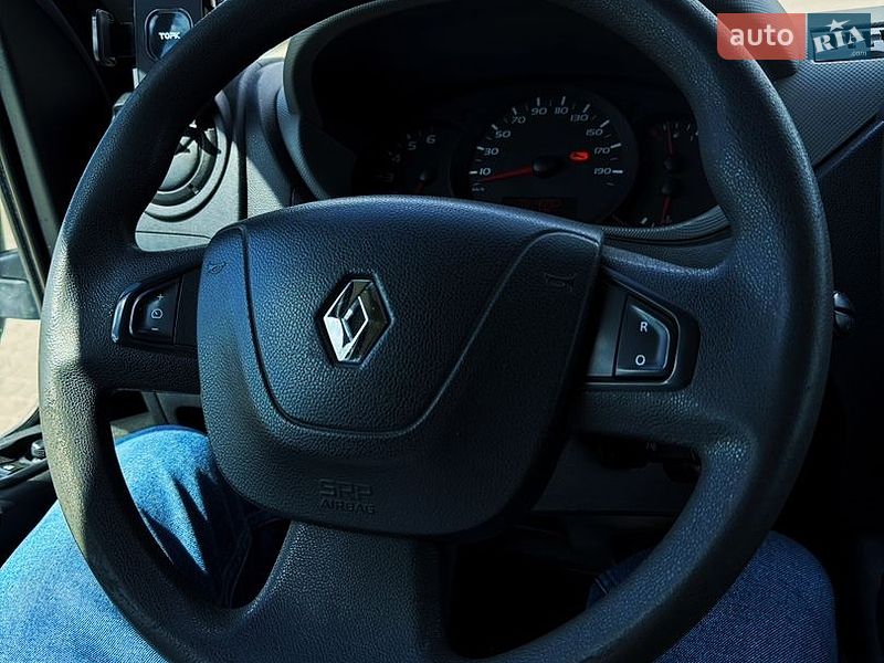 Вантажний фургон Renault Master 2016 в Львові