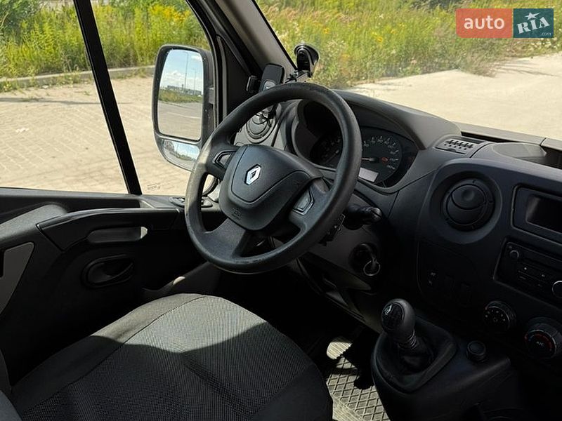 Вантажний фургон Renault Master 2016 в Львові