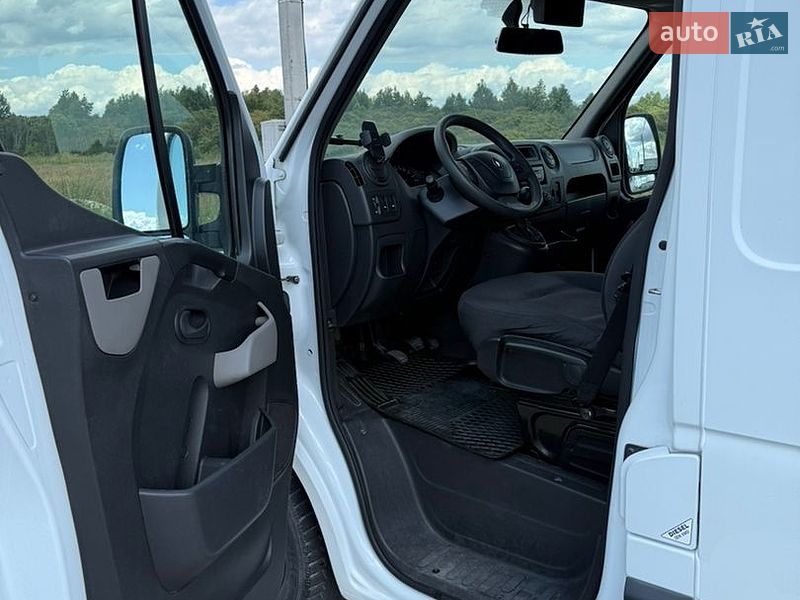 Вантажний фургон Renault Master 2016 в Львові