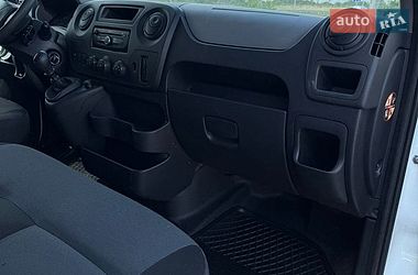 Вантажний фургон Renault Master 2016 в Львові
