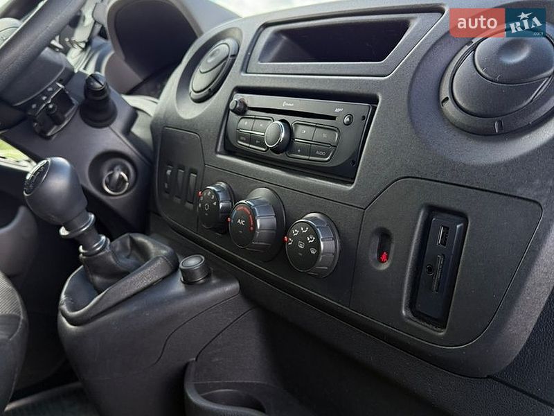 Вантажний фургон Renault Master 2016 в Львові