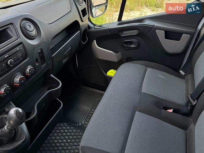 Вантажний фургон Renault Master 2016 в Львові