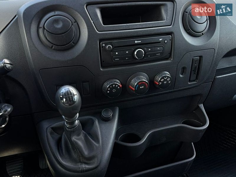 Вантажний фургон Renault Master 2016 в Львові