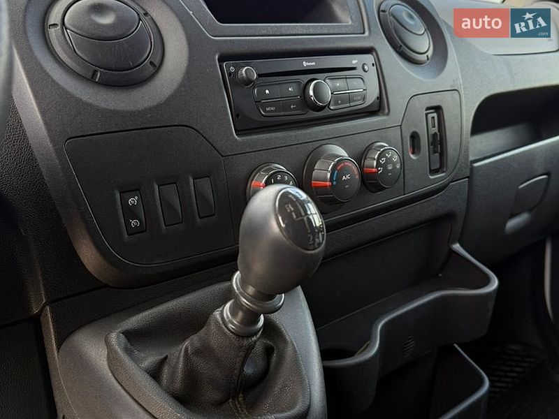 Вантажний фургон Renault Master 2016 в Львові