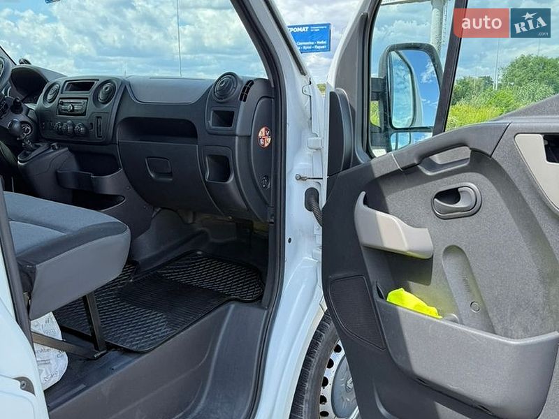 Вантажний фургон Renault Master 2016 в Львові