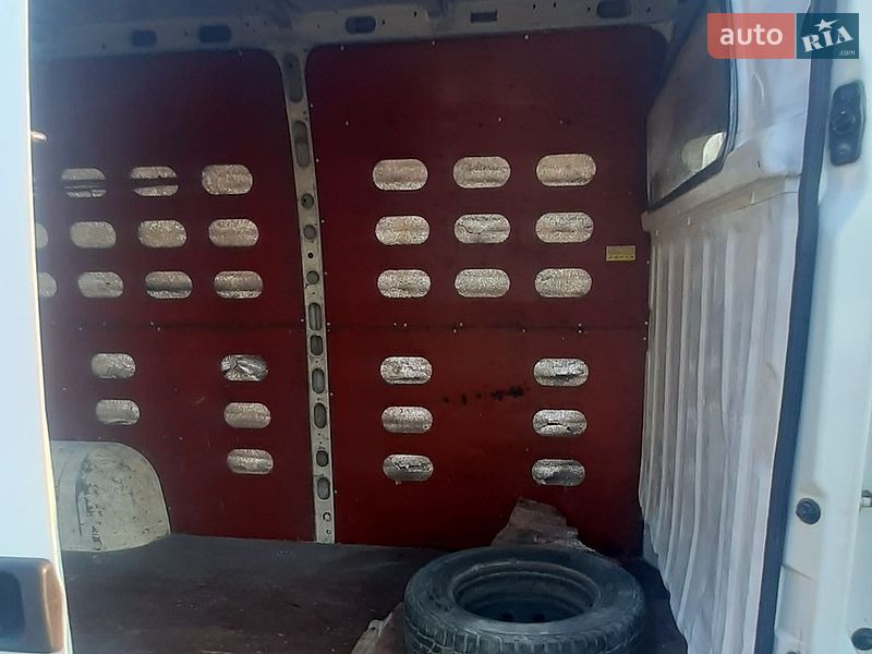Вантажний фургон Renault Master 2004 в Рівному