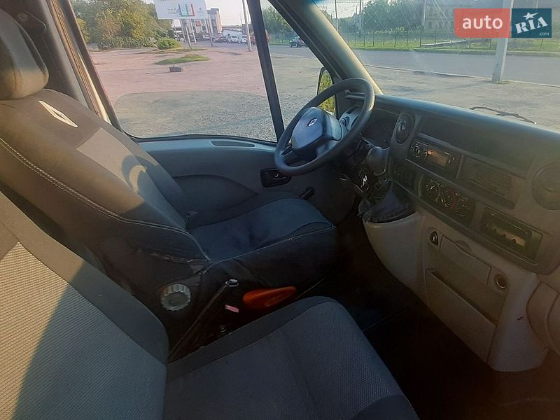 Вантажний фургон Renault Master 2004 в Рівному