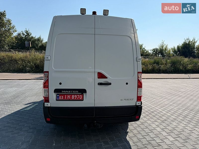 Вантажний фургон Renault Master 2015 в Тернополі