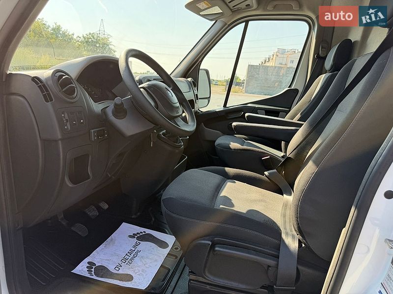 Вантажний фургон Renault Master 2015 в Тернополі