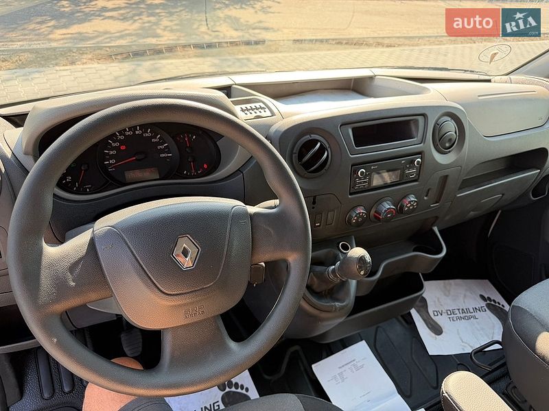 Вантажний фургон Renault Master 2015 в Тернополі