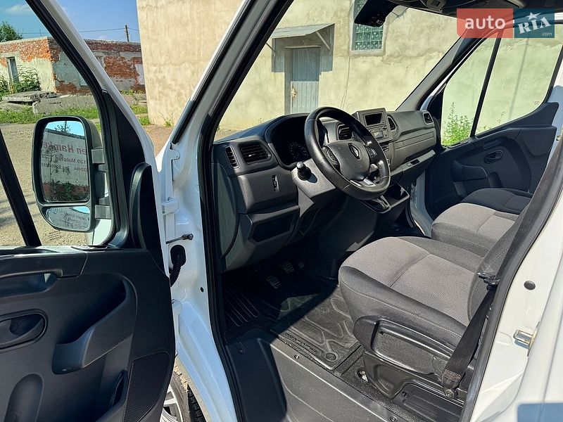 Вантажний фургон Renault Master 2020 в Калуші