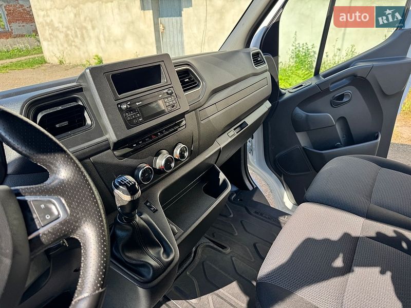 Вантажний фургон Renault Master 2020 в Калуші