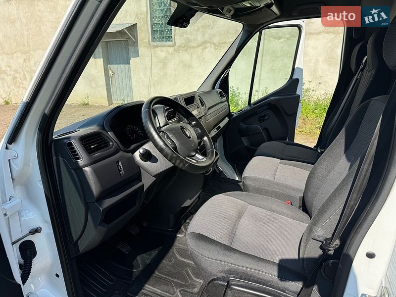 Вантажний фургон Renault Master 2020 в Калуші