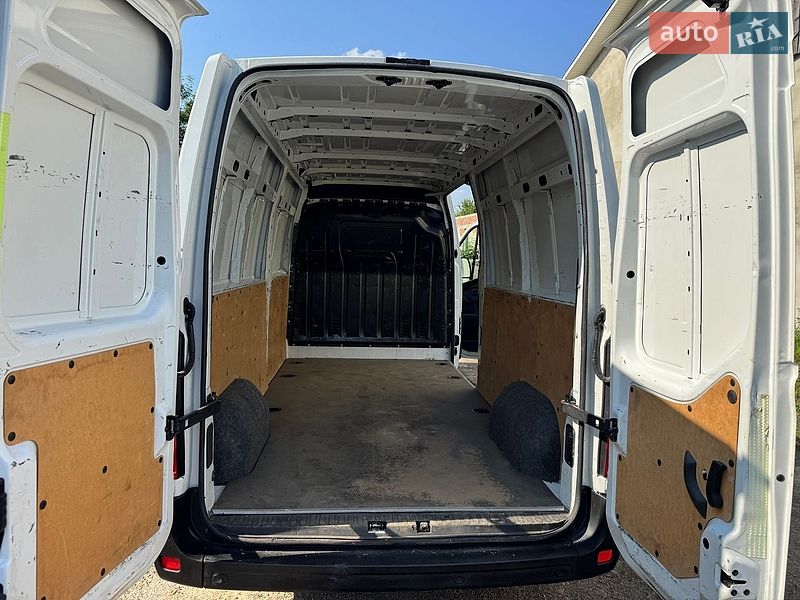 Вантажний фургон Renault Master 2020 в Калуші