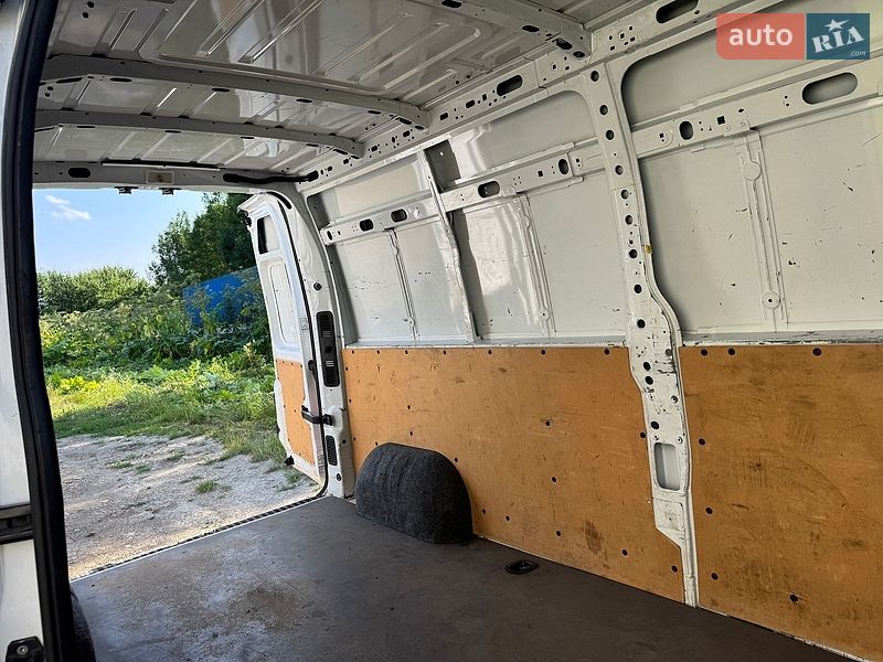 Вантажний фургон Renault Master 2020 в Калуші