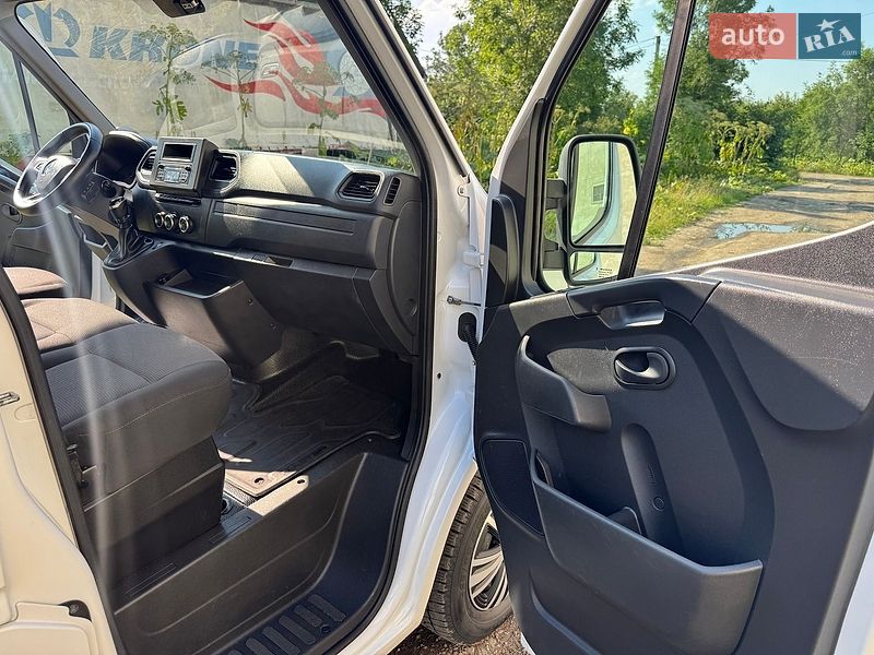 Вантажний фургон Renault Master 2020 в Калуші