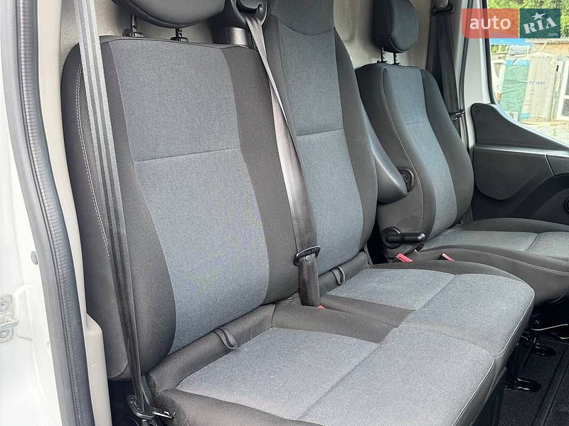 Вантажний фургон Renault Master 2021 в Рівному