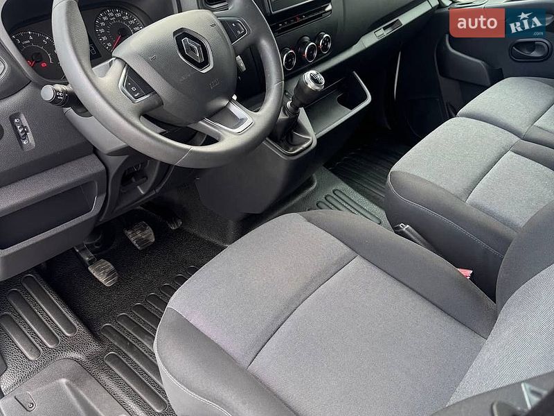 Вантажний фургон Renault Master 2021 в Рівному
