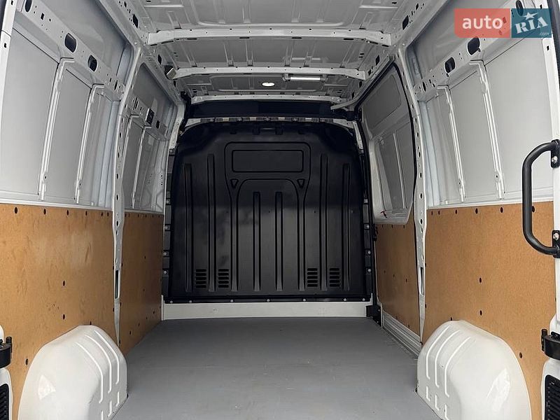 Вантажний фургон Renault Master 2021 в Рівному