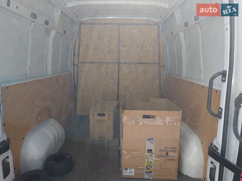 Вантажопасажирський фургон Renault Master 2020 в Ужгороді