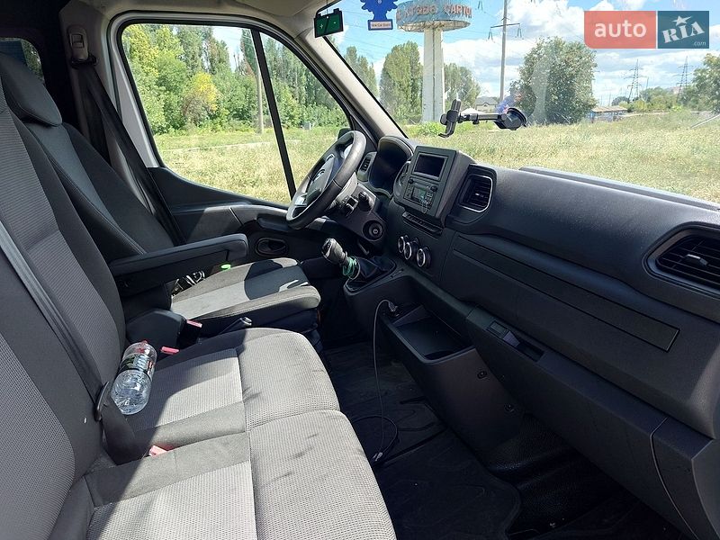 Вантажопасажирський фургон Renault Master 2020 в Ужгороді