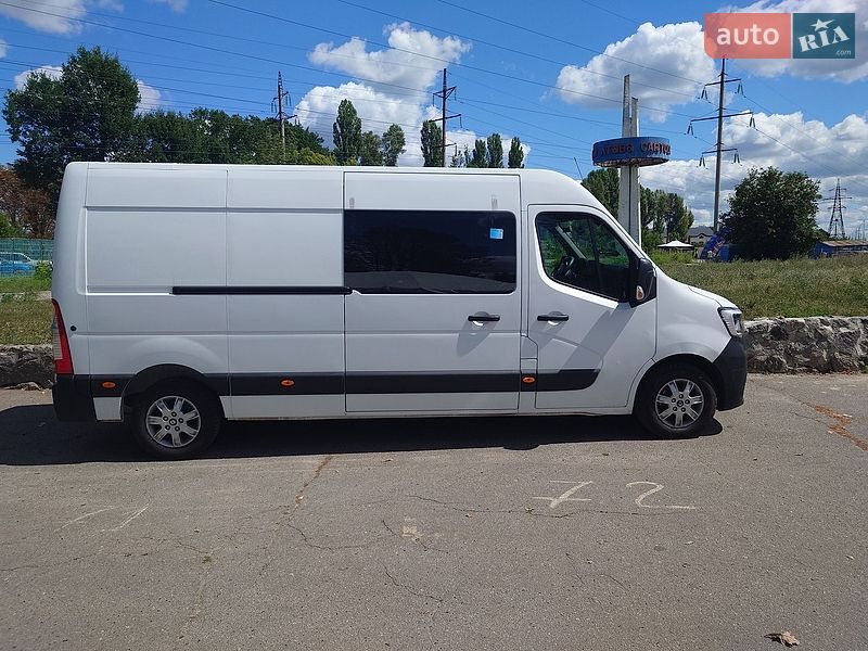 Вантажопасажирський фургон Renault Master 2020 в Ужгороді