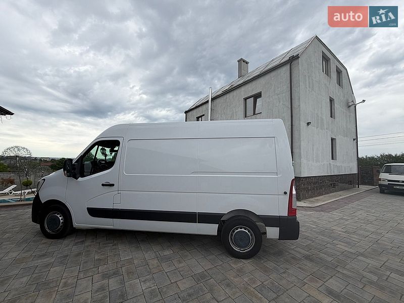 Грузовой фургон Renault Master 2022 в Золочеве