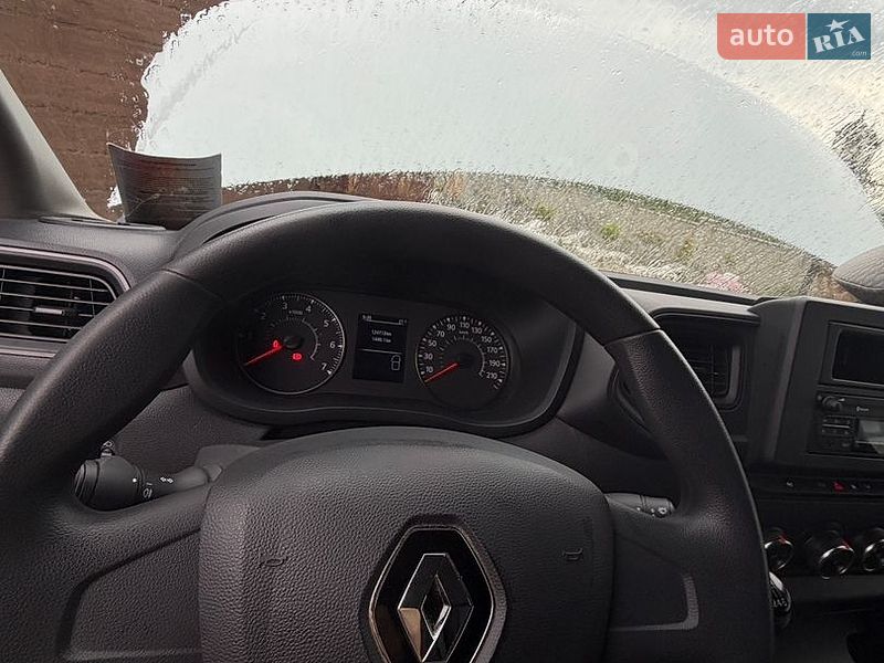 Грузовой фургон Renault Master 2022 в Золочеве