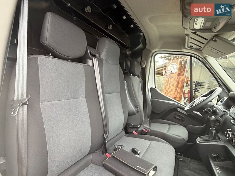Грузовой фургон Renault Master 2022 в Золочеве