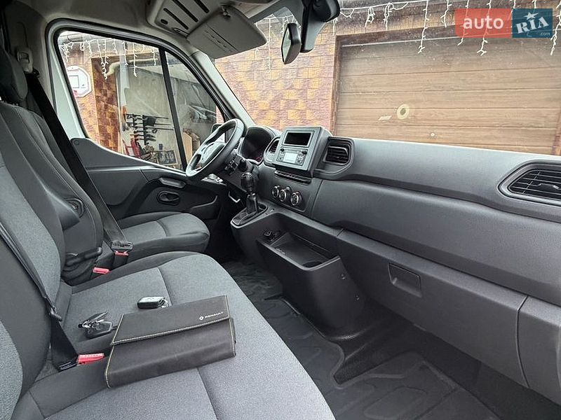 Грузовой фургон Renault Master 2022 в Золочеве