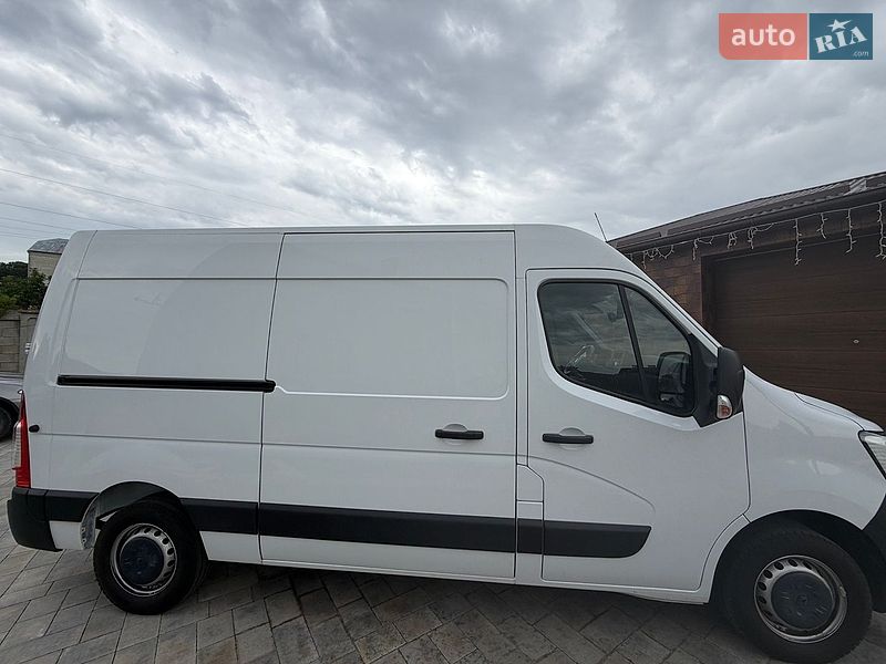 Грузовой фургон Renault Master 2022 в Золочеве