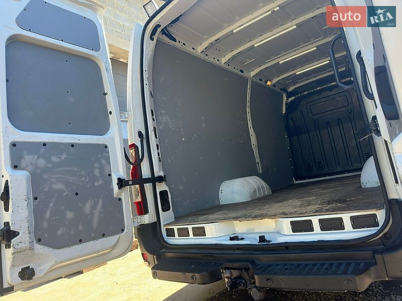 Вантажний фургон Renault Master 2020 в Львові