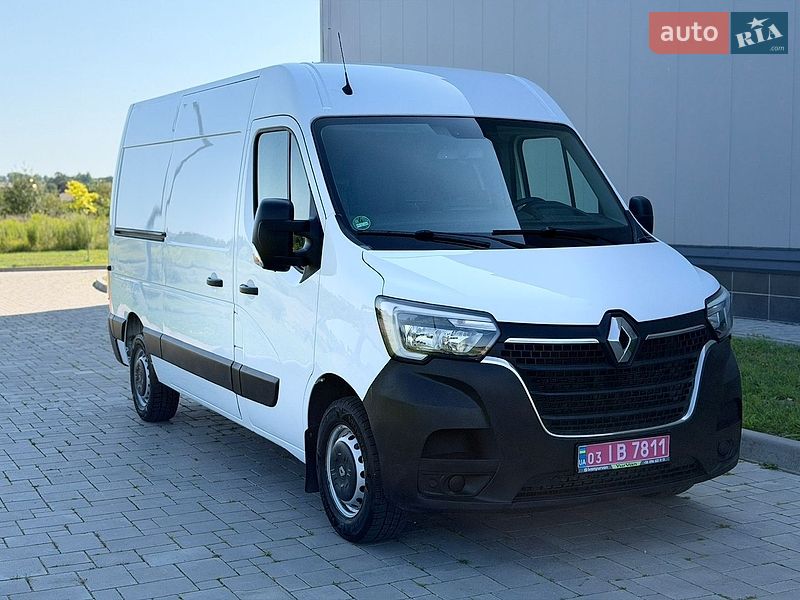 Вантажний фургон Renault Master 2020 в Рівному