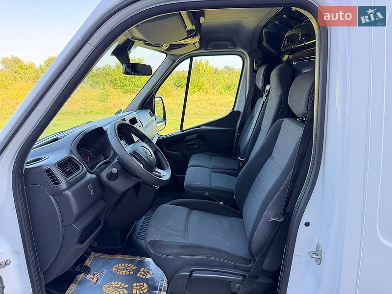 Вантажний фургон Renault Master 2020 в Рівному