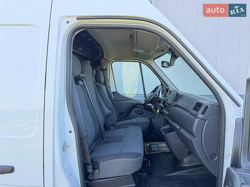 Вантажний фургон Renault Master 2020 в Рівному