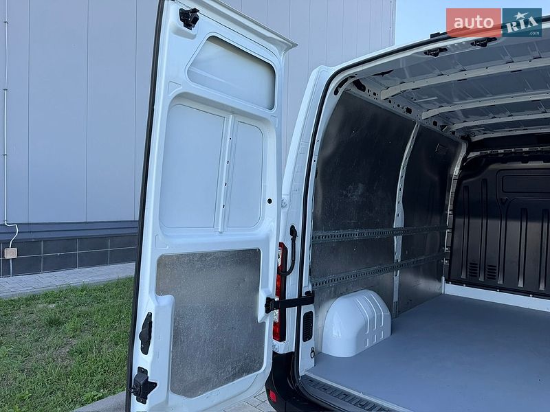 Вантажний фургон Renault Master 2020 в Рівному
