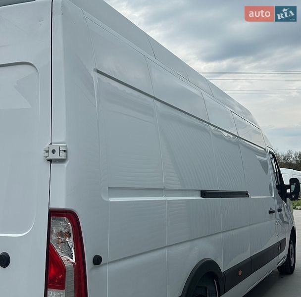 Вантажний фургон Renault Master 2022 в Рівному