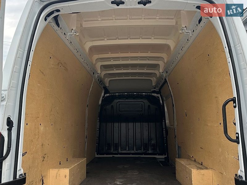 Вантажний фургон Renault Master 2022 в Рівному