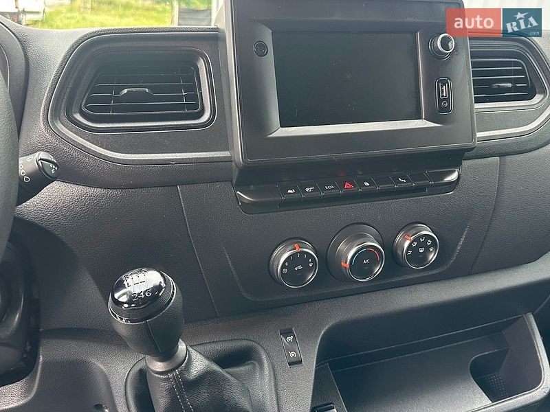 Вантажний фургон Renault Master 2022 в Рівному