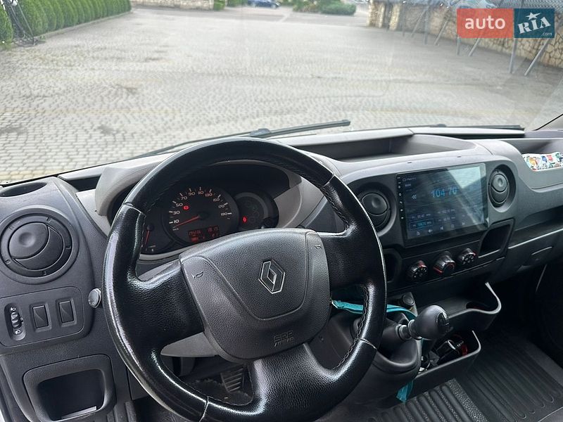 Вантажний фургон Renault Master 2011 в Львові