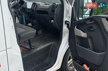 Вантажний фургон Renault Master 2011 в Львові