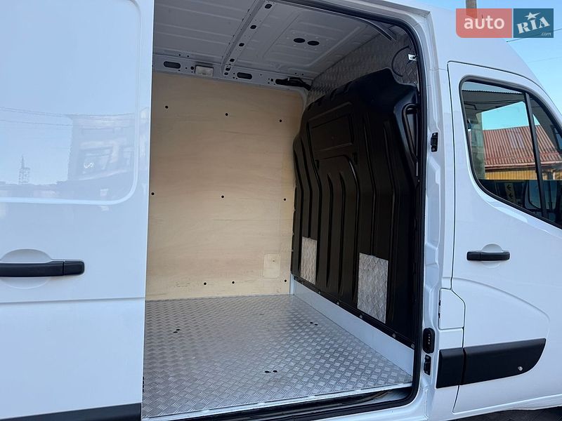 Вантажний фургон Renault Master 2023 в Дубні