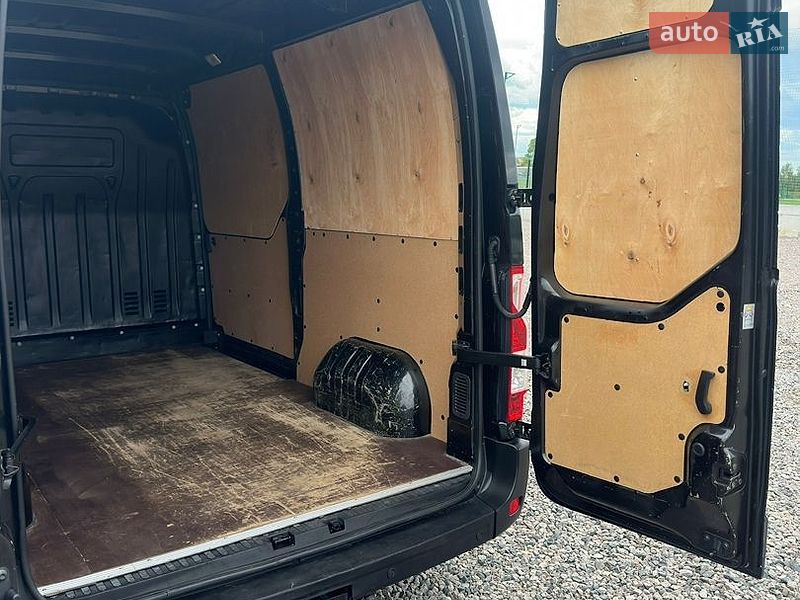 Грузовой фургон Renault Master 2016 в Львове