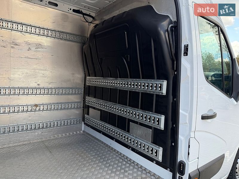 Вантажний фургон Renault Master 2020 в Луцьку