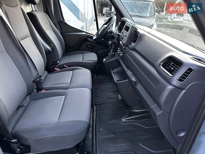 Вантажний фургон Renault Master 2022 в Бучі