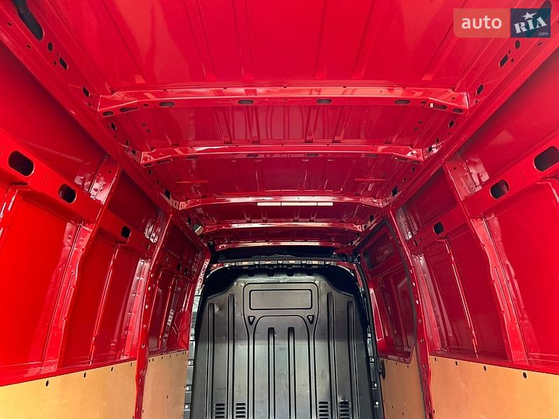Грузовой фургон Renault Master 2024 в Хусте