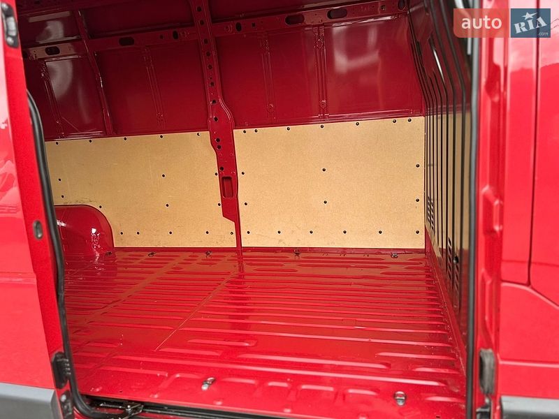 Грузовой фургон Renault Master 2024 в Хусте