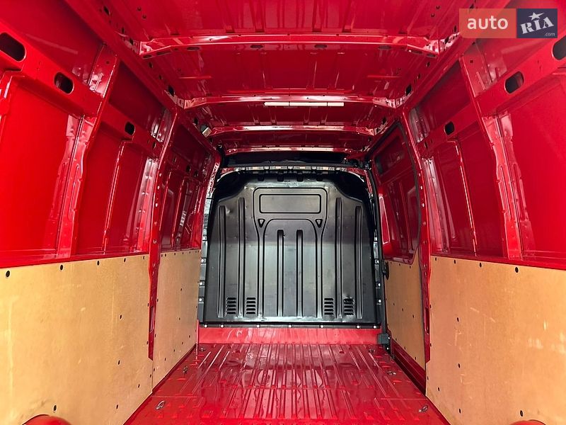 Грузовой фургон Renault Master 2024 в Хусте