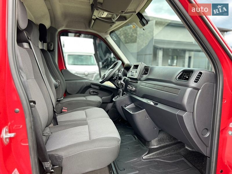 Грузовой фургон Renault Master 2024 в Хусте