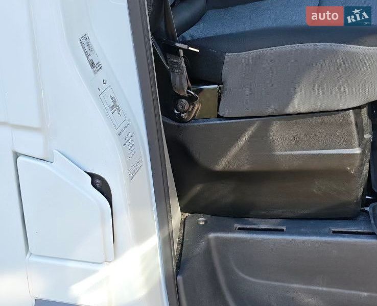 Вантажний фургон Renault Master 2017 в Гребінках